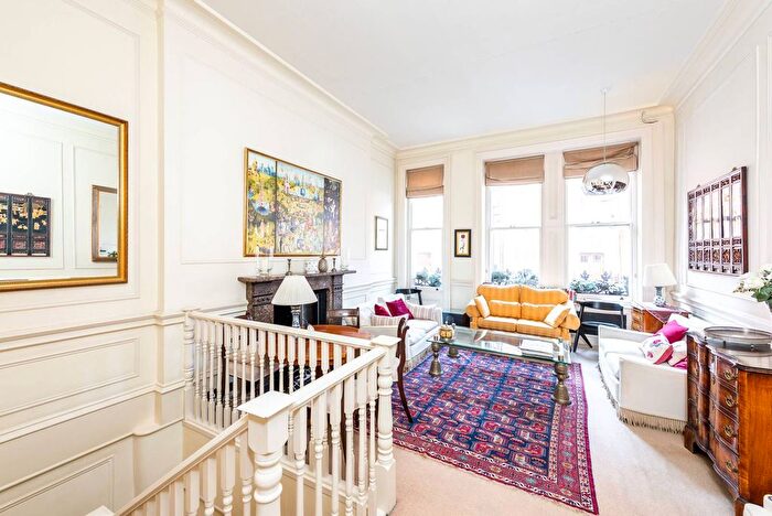 2 Bedroom Flat To Rent In Cadogan Gardens, Sloane Square, London, SW3