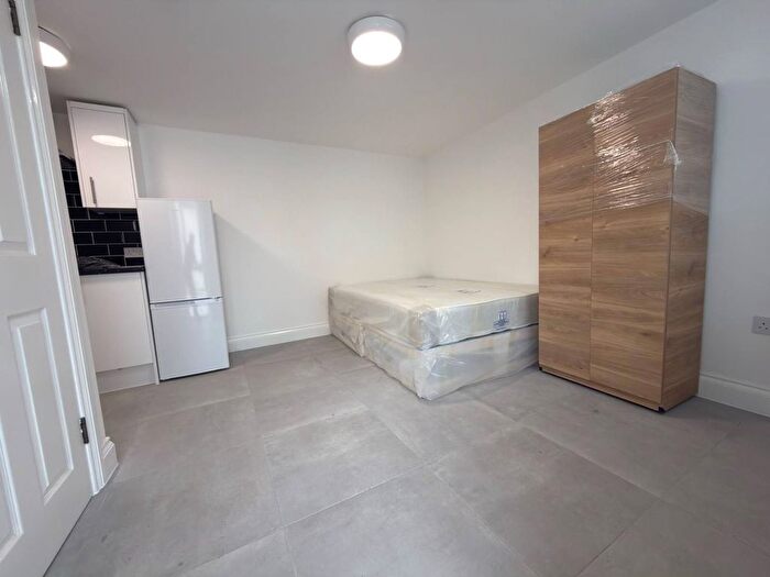 1 Bedroom Studio To Rent In Ilford, IG1