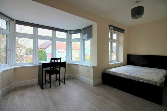1 Bedroom Studio To Rent In Bideford Avenue, Perivale, Greenford, UB6