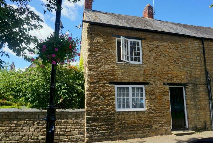 2 Bedroom End Of Terrace House To Rent In High Street, Olney, MK46