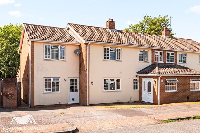 5 Bedroom Semi Detached House For Sale In Hawkenbury, Harlow, CM19