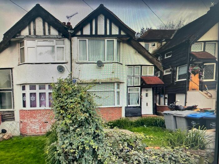 2 Bedroom Terraced House To Rent In Oak Tree Dell, London NW9