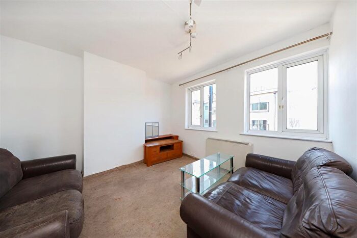 2 Bedroom Flat For Sale In High Street, Yiewsley, West Drayton, UB7
