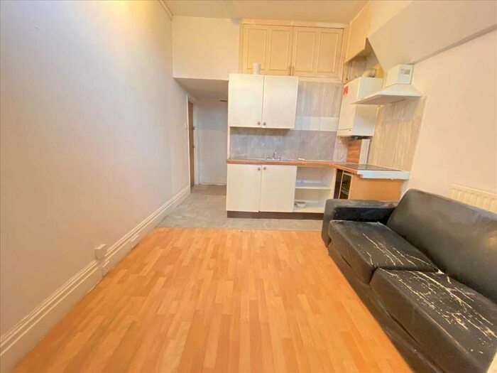 Studio To Rent In Craven Avenue, London, W5