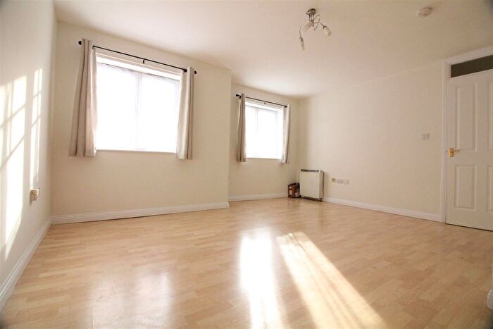 2 Bedroom Property To Rent In Warwick Road, West Drayton, UB7