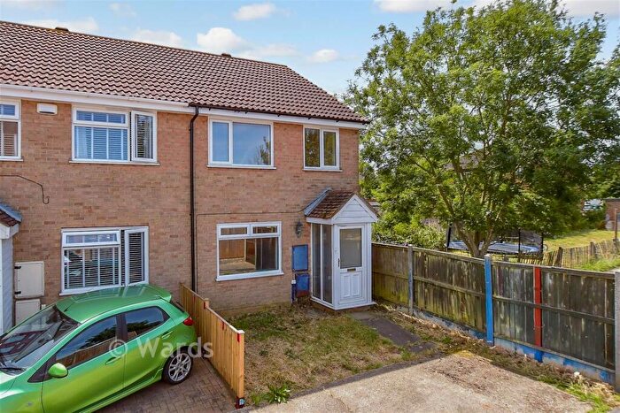 3 Bedroom Semi Detached House For Sale In Coniston Drive, Aylesham, Canterbury, Kent, CT3