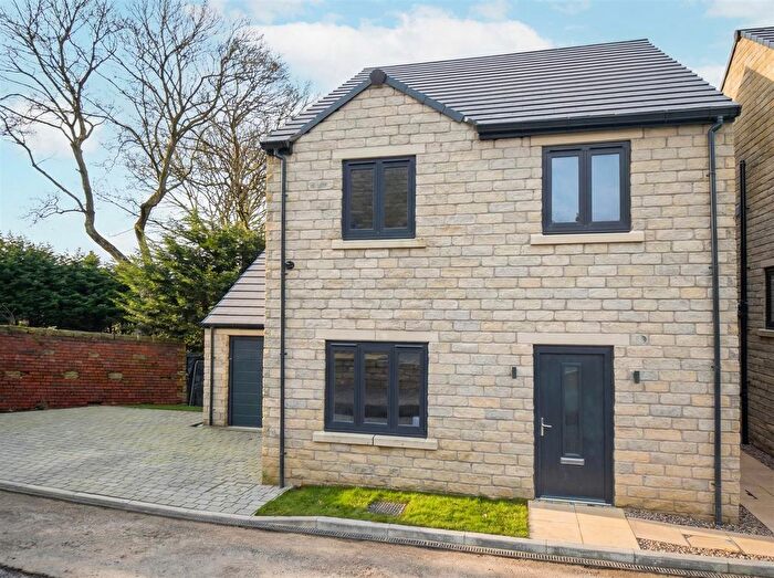 4 Bedroom Detached House To Rent In Headland Lane, Earlsheaton, WF12