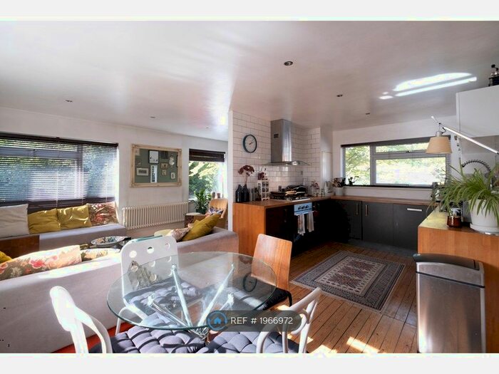 2 Bedroom Flat To Rent In Great Brownings, London, SE21