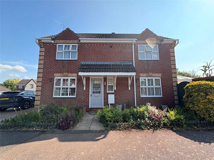 4 Bedroom Detached House For Sale In Wild Cherry Close, Woodford Halse, Northamptonshire, NN11