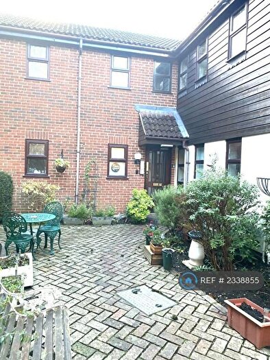 1 Bedroom Flat To Rent In Hamilton Court, Bookham, Leatherhead, KT23