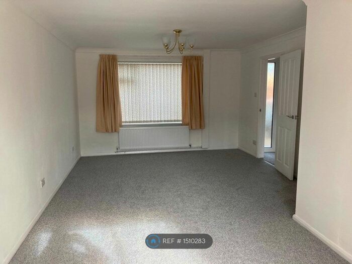 3 Bedroom Semi-Detached House To Rent In Iden Crescent, Staplehurst, Tonbridge, TN12