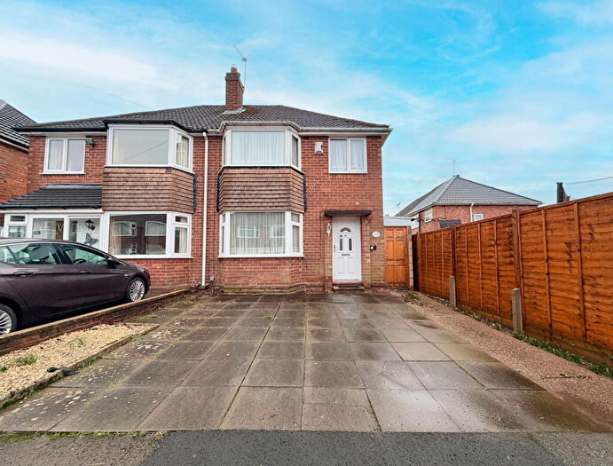 4 Bedroom Semi Detached House For Sale In Arundel Road, Birmingham, B14