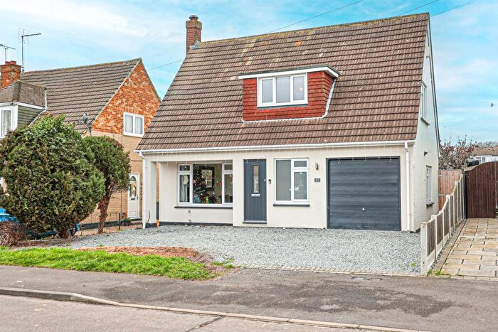 3 Bedroom Detached House For Sale In Harrogate Road, Hockley, SS5