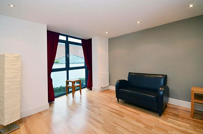2 Bedroom House To Rent In Isabella Mews, Islington, London, N1