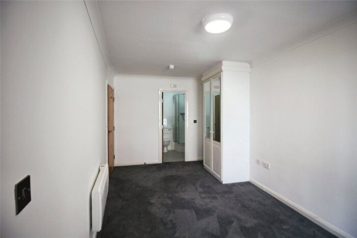 2 Bedroom Flat To Rent In Alencon Link, Basingstoke, Hampshire, RG21