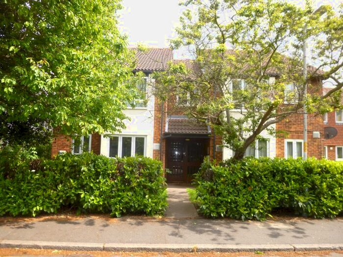 Studio To Rent In New Road, Harlington, Hayes, UB3