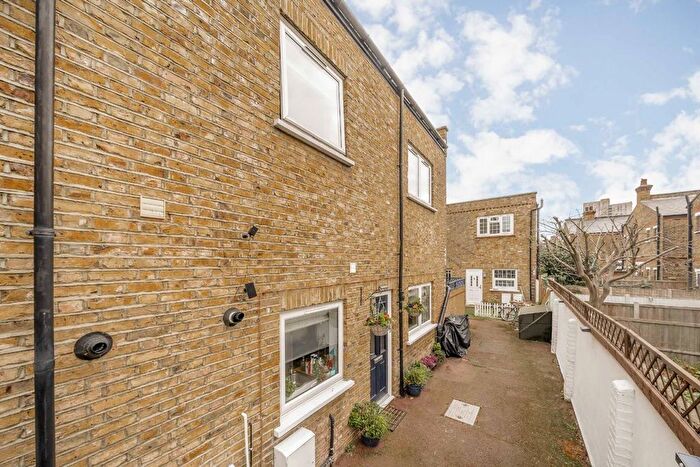 2 Bedroom End Terrace House For Sale In Southey Road, London, N15