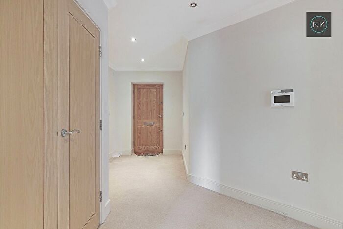 2 Bedroom Flat For Sale In Roebuck Heights, North End, Buckhurst Hill, Essex, IG9