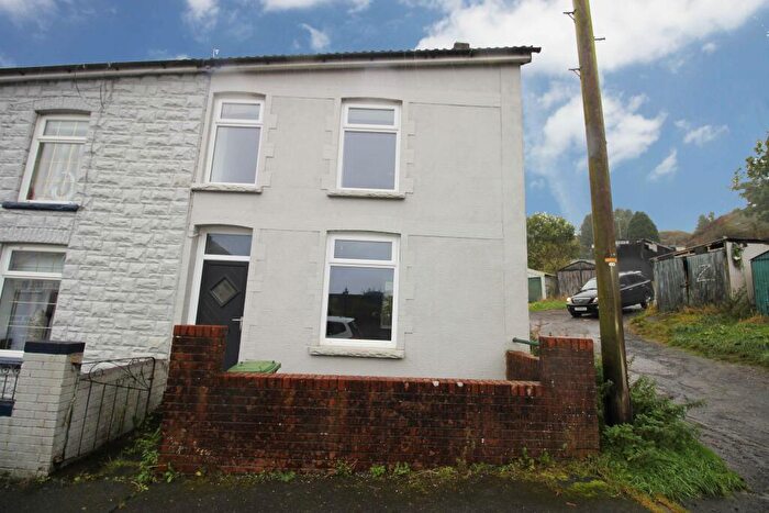 4 Bedroom End Of Terrace House To Rent In Church Road, Penrhiwfer, CF40