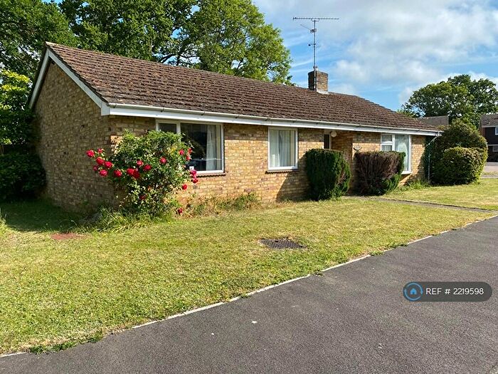 3 Bedroom Bungalow To Rent In Autumn Close, Emmer Green, Reading, RG4