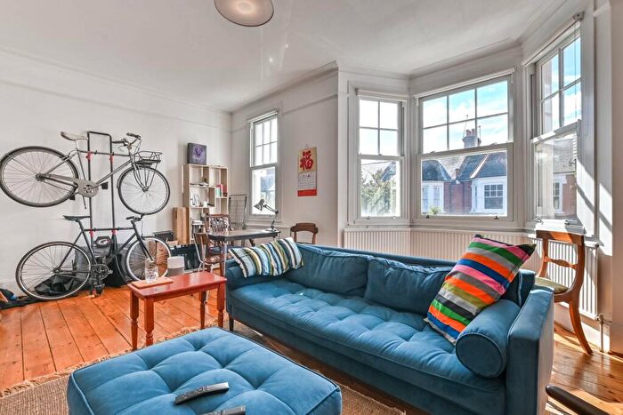 2 Bedroom Flat To Rent In Widdenham Road, Islington, London, N7