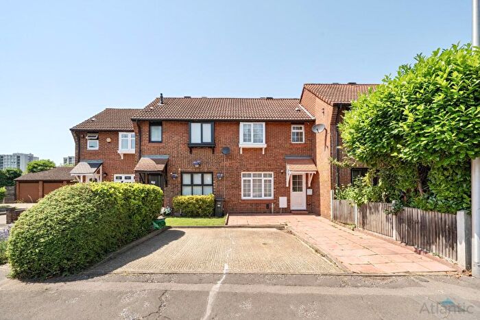 3 Bedroom Terraced House For Sale In Woodford Green, IG8