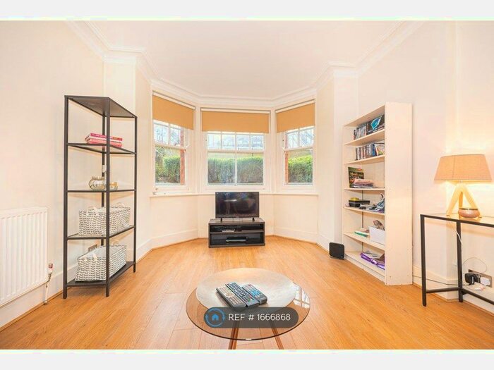 3 Bedroom Flat To Rent In Tennyson Mansions, London, W14