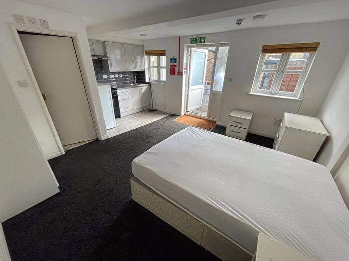 1 Bedroom Flat To Rent In Park Road, Uxbridge, UB8