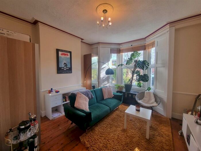 2 Bedroom Flat To Rent In White Hart Lane, Wood Green, London, N22