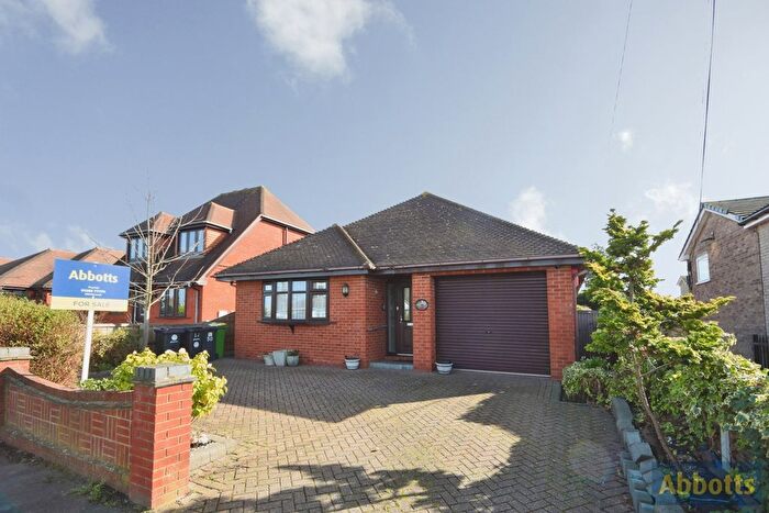 3 Bedroom Bungalow For Sale In Clarence Road, Rayleigh, Essex, SS6