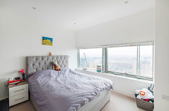 2 Bedroom Flat To Rent In Landmark East Tower, Canary Wharf, London, E14