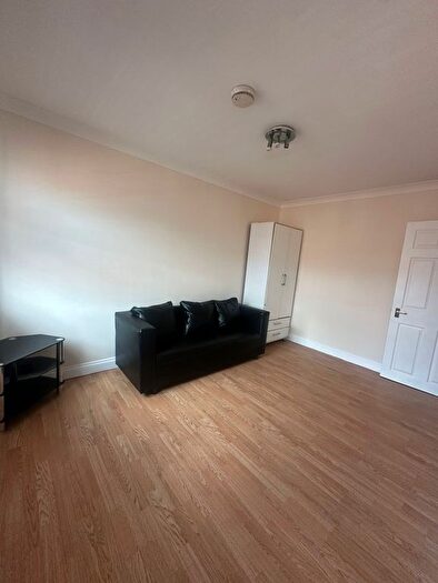 1 Bedroom Flat To Rent In Mill Gardens, - Mill Street, Luton, LU1