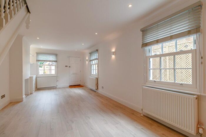 2 Bedroom Detached House To Rent In Pantile Road, Weybridge, KT13