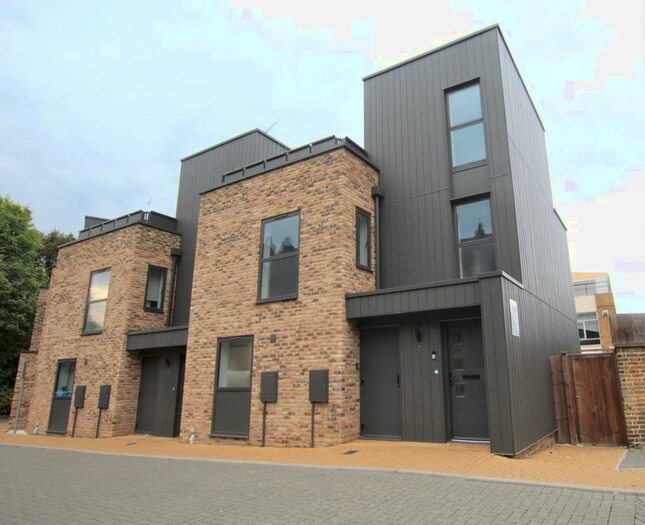 2 Bedroom Semi-Detached House To Rent In Cranbrook Lane() Arnos Grove, N11