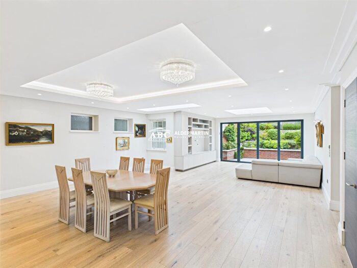 2 Bedroom Flat To Rent In Tenterden Grove, London, NW4