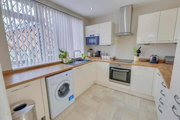 2 Bedroom Bungalow For Sale In Wrenbury Avenue, Leeds, West Yorkshire, LS16