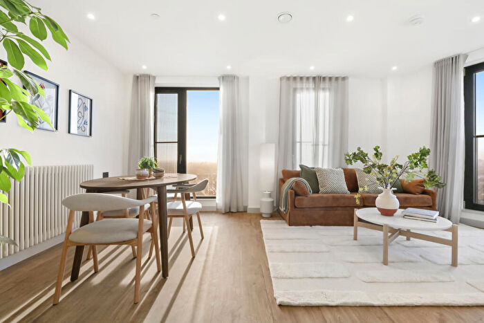 2 Bedroom Apartment To Rent In Selbourne Road, London, E17