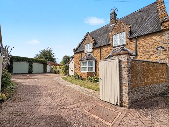 4 Bedroom Detached House For Sale In The Old School, Oakham Lane, Staverton, NN11