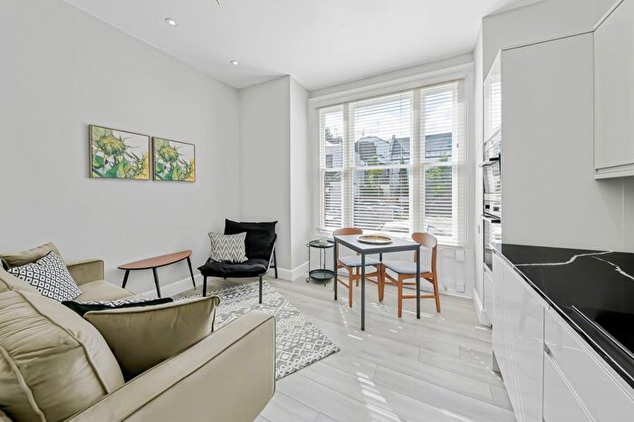 1 Bedroom Flat To Rent In Willoughby Road, Hampstead Village, NW3