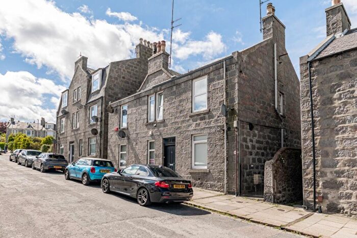 2 Bedroom Flat To Rent In Abbey Place, Torry, Aberdeen, AB11