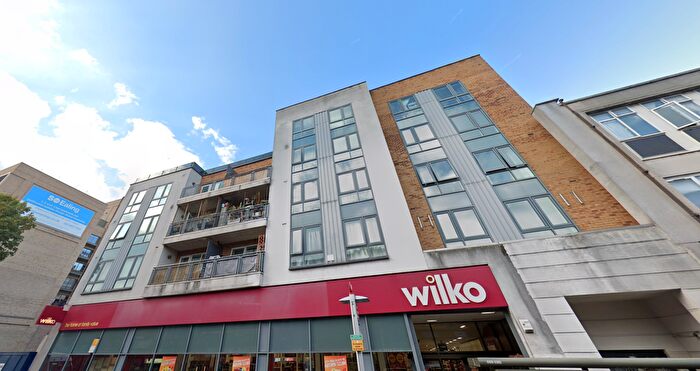 2 Bedroom Flat To Rent In Broadway, London, W13