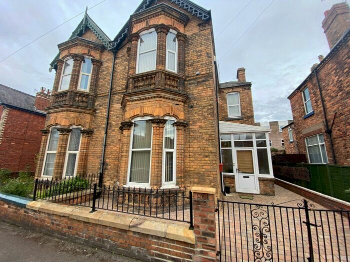 1 Bedroom Flat To Rent In Oak Road, Scarborough, YO12
