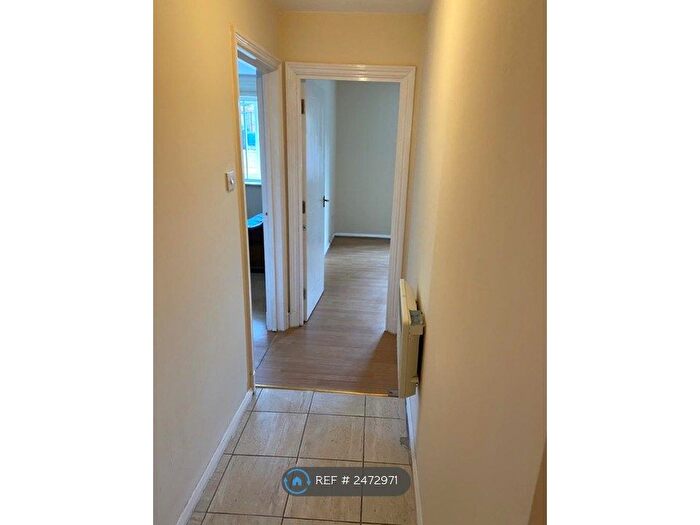 2 Bedroom Flat To Rent In Stirling Grove, Hounslow, TW3