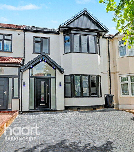 4 Bedroom Terraced House For Sale In Windermere Gardens, Redbridge, IG4