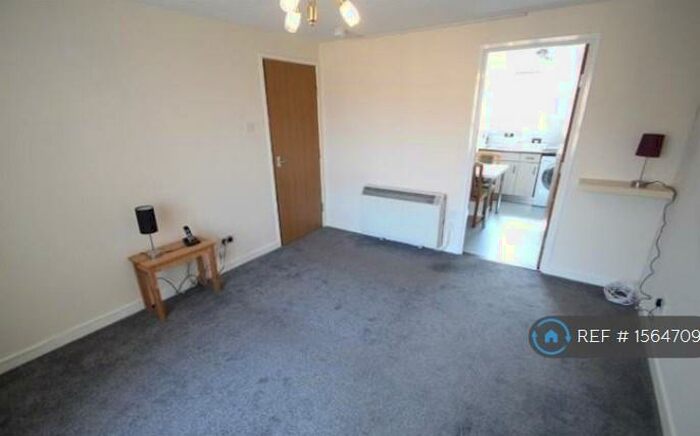 2 Bedroom Flat To Rent In Laighpark View, Paisley, PA3