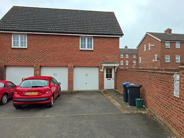 3 Bedroom Coach House For Sale In Errington Close, Hatfield, AL10