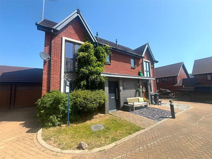 3 Bedroom Semi-Detached House For Sale In Wymondham Close, Daventry, Northamptonshire, NN11