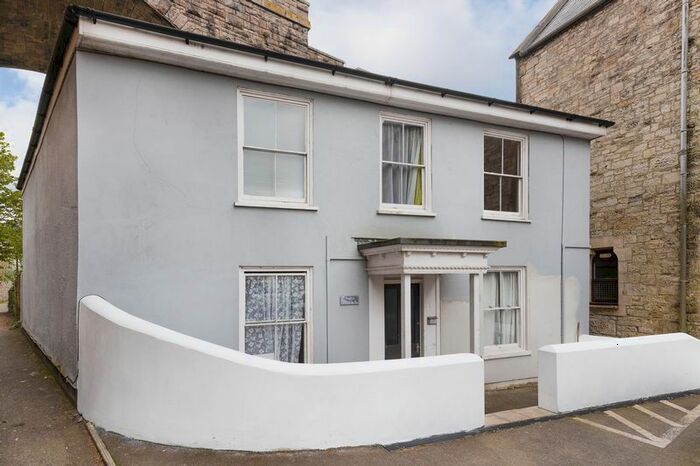 1 Bedroom Flat To Rent In Station Hill, Redruth, TR15