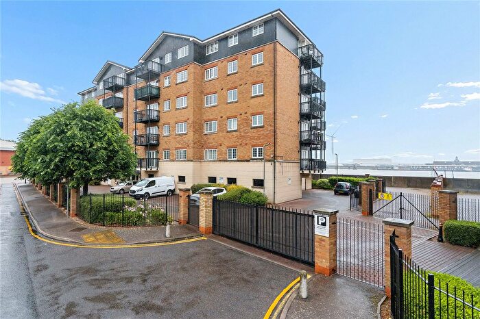 2 Bedroom Flat For Sale In Clifton Marine Parade, Gravesend, Kent, DA11