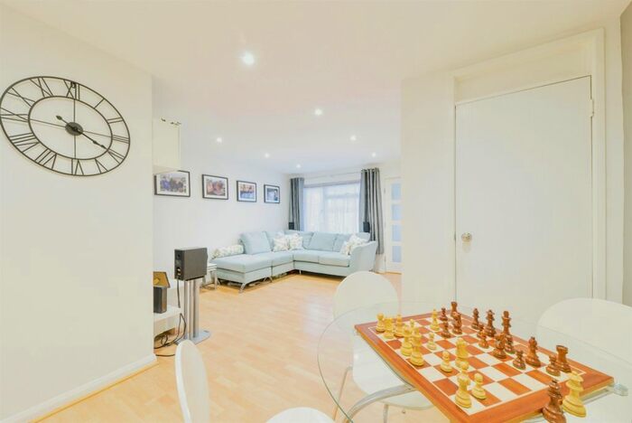 1 Bedroom Maisonette To Rent In Poppyfields, Welwyn Garden City, AL7